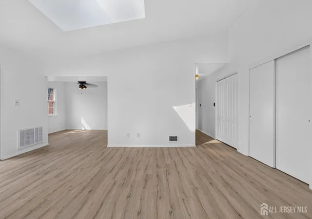 3rd image of 204 C Sierra Ct, Woodbridge, NJ 07095