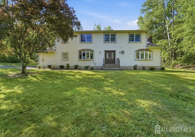 Photo 1 of Single family home for sale at 6 King Arthurs Ct, Edison, NJ 08820 | MLS# 2702728R | Listing updated on 2026-08-25