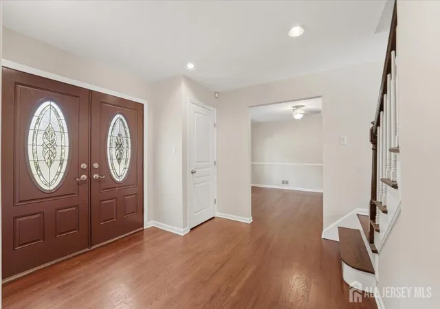 Photo 2 of Single family home for sale at 6 King Arthurs Ct, Edison, NJ 08820 | MLS# 2702728R | Listing updated on 2026-08-25