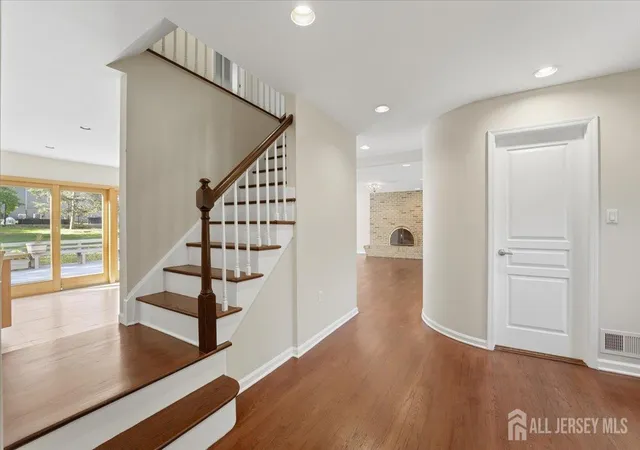 Photo 3 of Single family home for sale at 6 King Arthurs Ct, Edison, NJ 08820 | MLS# 2702728R | Listing updated on 2026-08-25