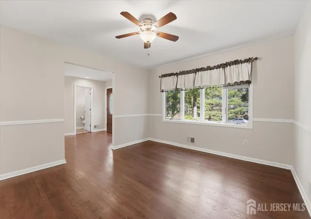 Photo 4 of Single family home for sale at 6 King Arthurs Ct, Edison, NJ 08820 | MLS# 2702728R | Listing updated on 2026-08-25