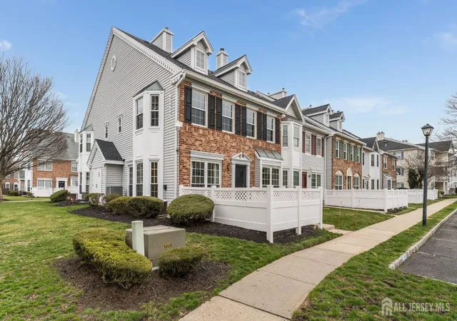 2nd image of 382 Hadleigh Ln, North Brunswick, NJ 08902 | MLS# 2612723R