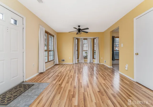 4th image of 382 Hadleigh Ln, North Brunswick, NJ 08902 | MLS# 2612723R
