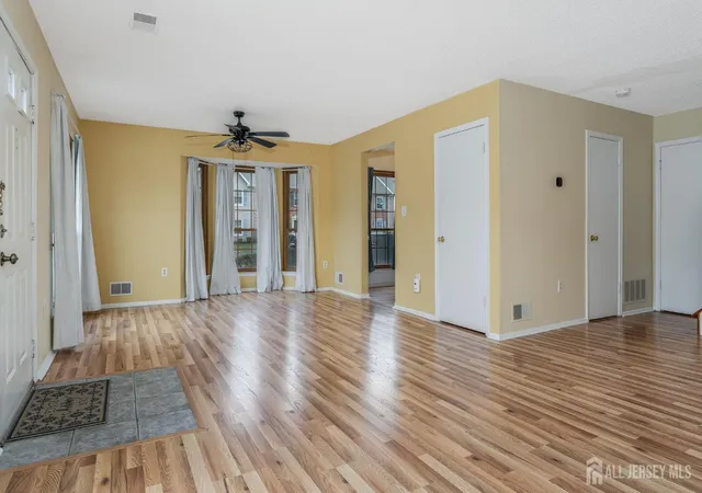 5th image of 382 Hadleigh Ln, North Brunswick, NJ 08902 | MLS# 2612723R
