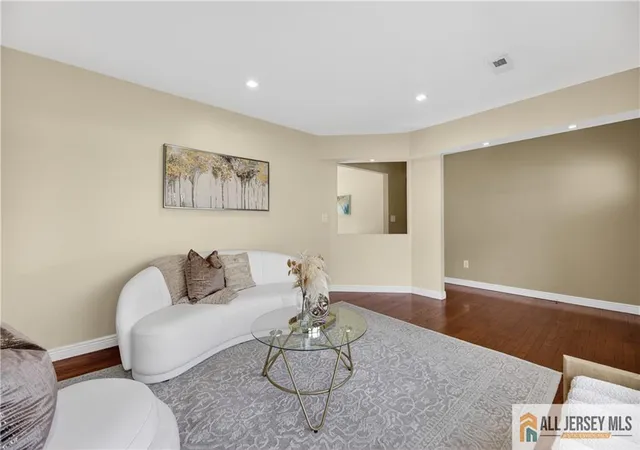 4th image of 107 Finnegans Ln, Kendall Park, NJ 08824 | MLS# 2661684M