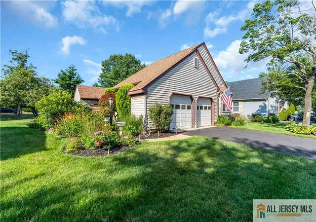 3rd image of 13 Betsy Ross Dr, Monroe Township, NJ 08831 | MLS# 2770022M