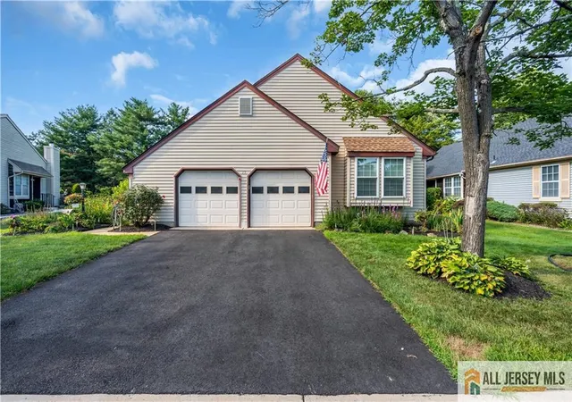 4th image of 13 Betsy Ross Dr, Monroe Township, NJ 08831 | MLS# 2770022M