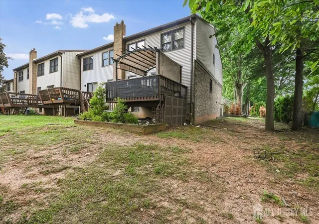 2nd image of 27 Highview Dr, Woodbridge, NJ 07095