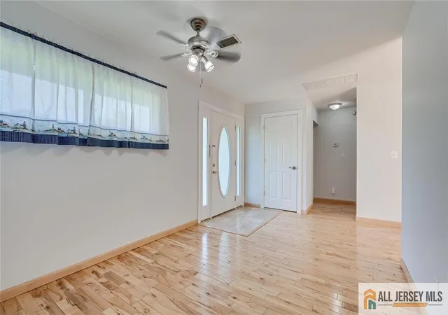 2nd image of 26 Kendall Rd, Kendall Park, NJ 08824 | MLS# 2770133M