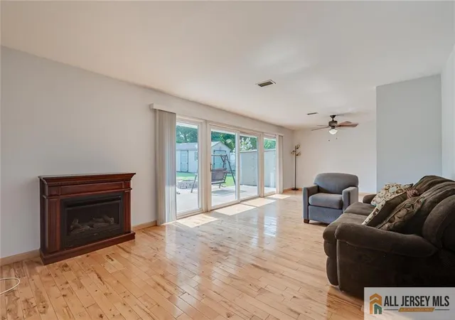 3rd image of 26 Kendall Rd, Kendall Park, NJ 08824 | MLS# 2770133M