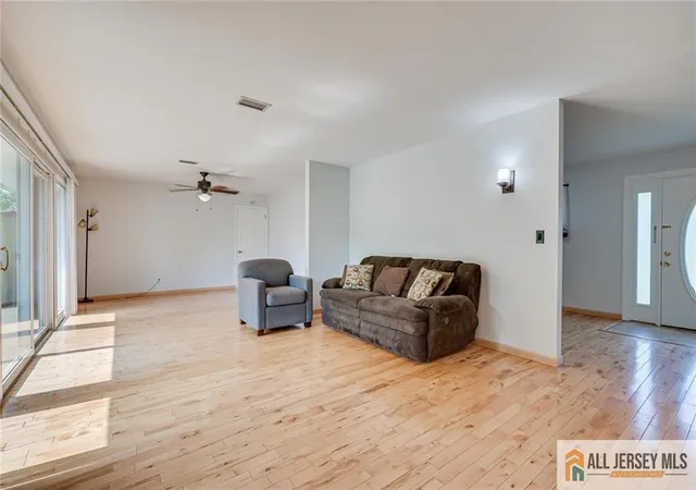 4th image of 26 Kendall Rd, Kendall Park, NJ 08824 | MLS# 2770133M