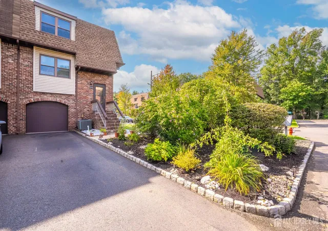 2nd image of 6005 N Oaks Blvd, North Brunswick, NJ 08902 | MLS# 2703459R