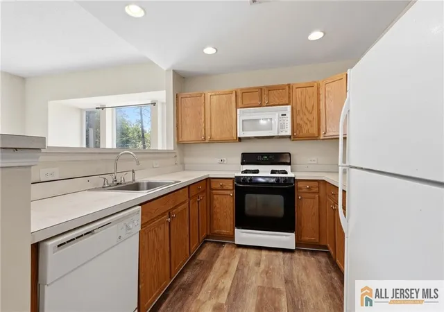 3rd image of 358 Rector St #302, Perth Amboy, NJ 08861 | MLS# 2770164M
