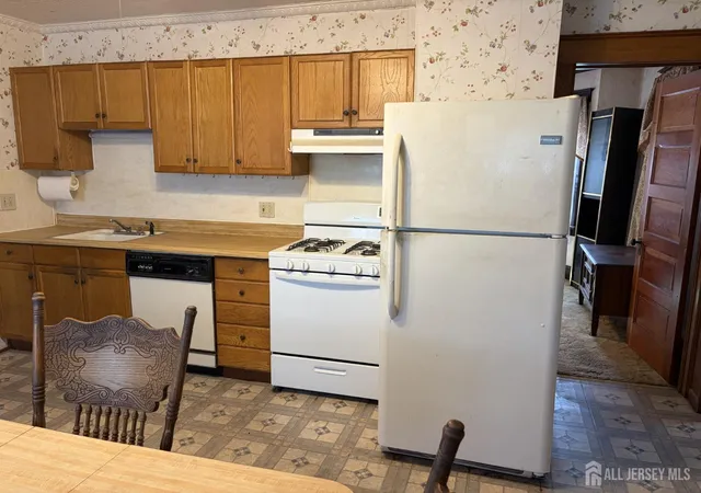 Homes for sale in Carteret, NJ | 95 Emerson St, Carteret, NJ 07008 | MLS# 2615987R