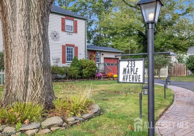 Photo 3 of Single family home for sale at 233 Maple Ave, Dunellen, NJ 08812 | MLS# 2614880R | Listing updated on 2026-05-18