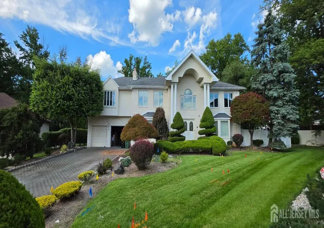 Photo 1 of Single family home for sale at 6 Sandra Dr, Edison, NJ 08820 | MLS# 2701883R | Listing updated on 2026-09-22