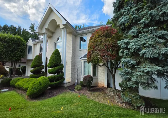 Photo 3 of Single family home for sale at 6 Sandra Dr, Edison, NJ 08820 | MLS# 2701883R | Listing updated on 2026-09-22