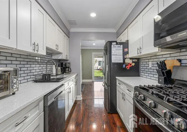 2nd image of 4 Heritage Sq, Sayreville, NJ 08872 | MLS# 2703298R