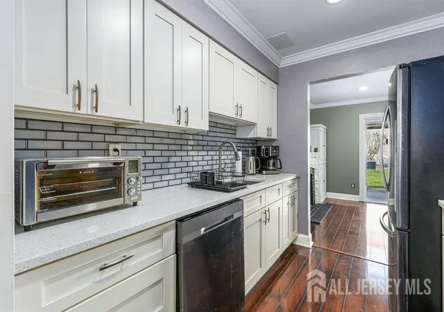 4th image of 4 Heritage Sq, Sayreville, NJ 08872 | MLS# 2703298R