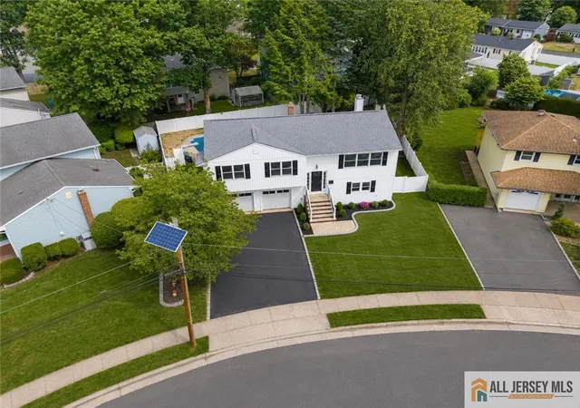 Photo 3 of Single family home for sale at 31 Shearn Dr, Middlesex, NJ 08846 | MLS# 2662258M | Listing updated on 2026-06-28