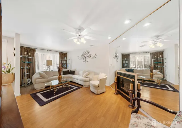 Photo 3 of Single family home for sale at 932 Beatrice Pkwy, Edison, NJ 08820 | MLS# 2703318R | Listing updated on 2026-08-26