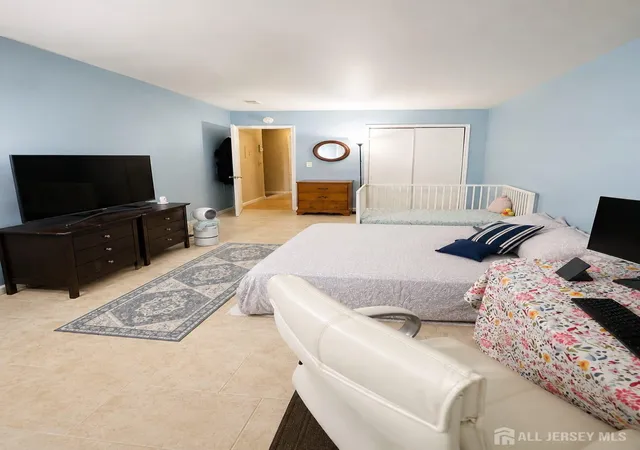Photo 4 of Condo for sale at 190 College Dr, Edison, NJ 08817 | MLS# 2700375R | Listing updated on 2026-08-27