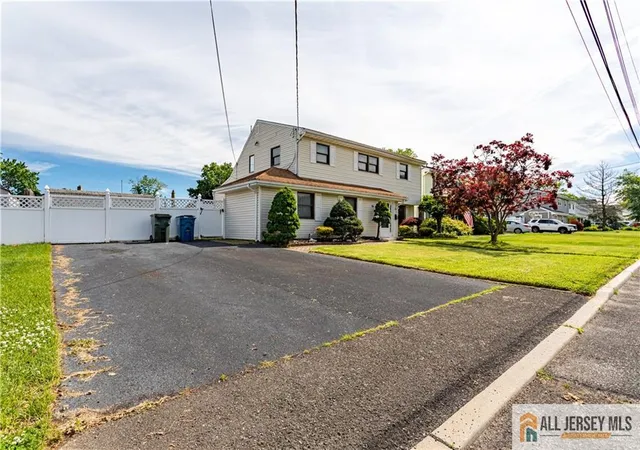 4th image of 16 W Susan St, Hazlet, NJ 07730 | MLS# 2662297M