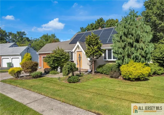 Photo 3 of Single family home for sale at 5 Montview Rd, Edison, NJ 08837 | MLS# 2660440M | Listing updated on 2025-10-30