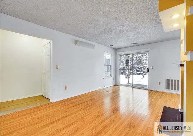 3rd image of 49 Tanglewood Ct, Monmouth Junction, NJ 08852 | MLS# 2661513M