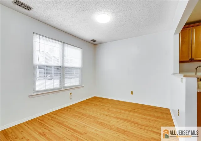 5th image of 49 Tanglewood Ct, Monmouth Junction, NJ 08852 | MLS# 2661513M