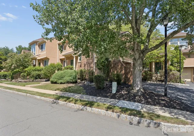 2nd image of 41 Kingsland Cir, Monmouth Junction, NJ 08852 | MLS# 2702639R