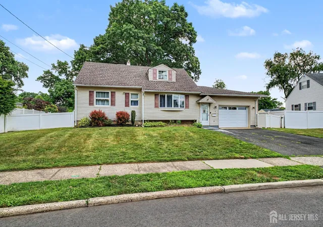 Homes for sale in Franklin, NJ | 3 Darwin Rd, Franklin, NJ 08873 | MLS# 2700394R