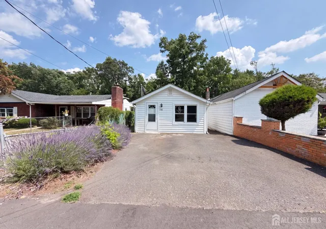 1st image of 936 Grove Ave, South Amboy, NJ 08879 | MLS# 2701057R