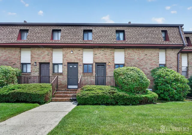2nd image of 809 N Oaks Blvd, North Brunswick, NJ 08902 | MLS# 2702138R