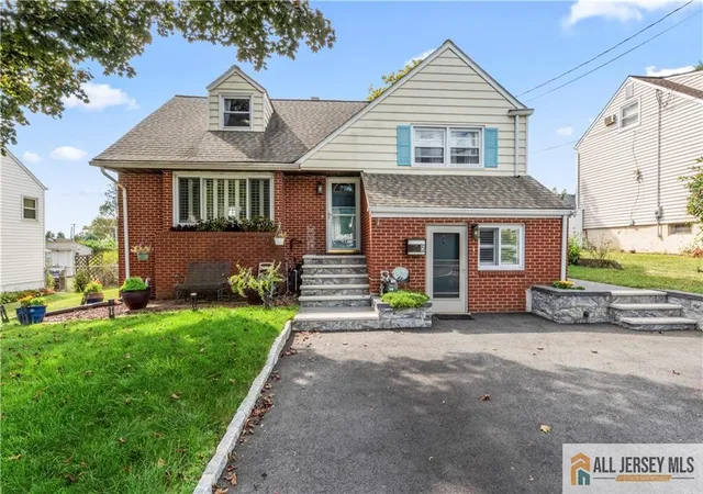 Photo 1 of Single family home for sale at 5 N Minnisink Ave, Parlin, NJ 08859 | MLS# 2660493M | Listing updated on 2025-10-08