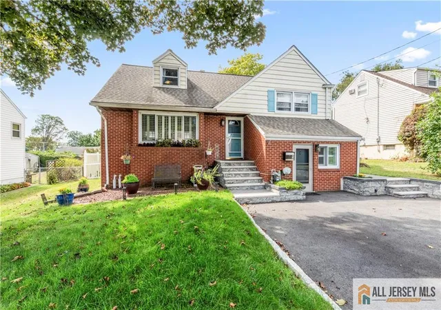 Photo 2 of Single family home for sale at 5 N Minnisink Ave, Parlin, NJ 08859 | MLS# 2660493M | Listing updated on 2025-10-08