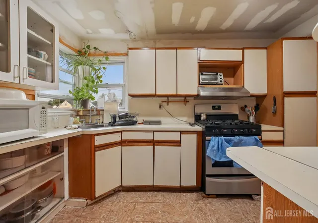 Photo 4 of House for sale at 54 Atlantic St, Menlo Park Terrace, NJ 08840 | MLS# 2701238R | Listing updated on 2026-09-22