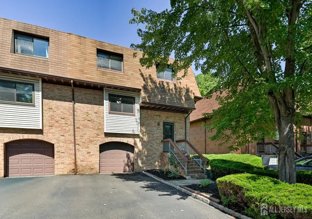 2nd image of 1705 N Oaks Blvd N, North Brunswick, NJ 08902 | MLS# 2703235R
