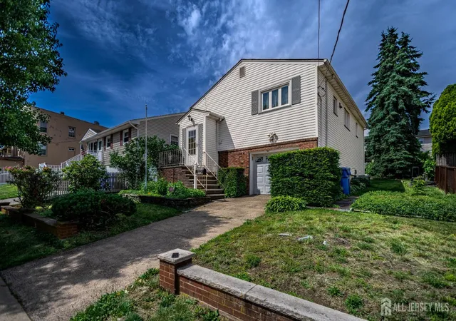 Homes for sale in Woodbridge, NJ | 149 Strawberry Hill Ave, Woodbridge, NJ 07095 | MLS# 2617149R