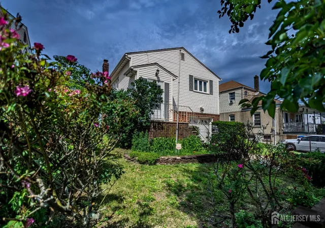 Homes for sale in Woodbridge, NJ | 149 Strawberry Hill Ave, Woodbridge, NJ 07095 | MLS# 2617149R