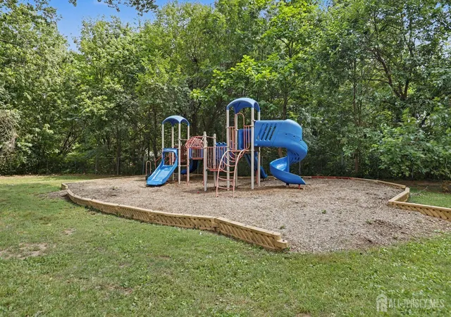 Homes for sale in Linden, NJ | 300 W Munsell Avenue, Linden, NJ 07036 | Houzeo
