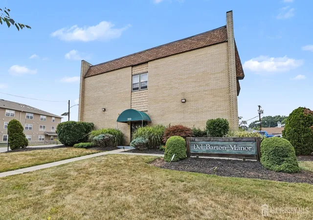 Homes for sale in Linden, NJ | 300 W Munsell Ave W #CC5, Linden, NJ 07036 | MLS# 2700108R
