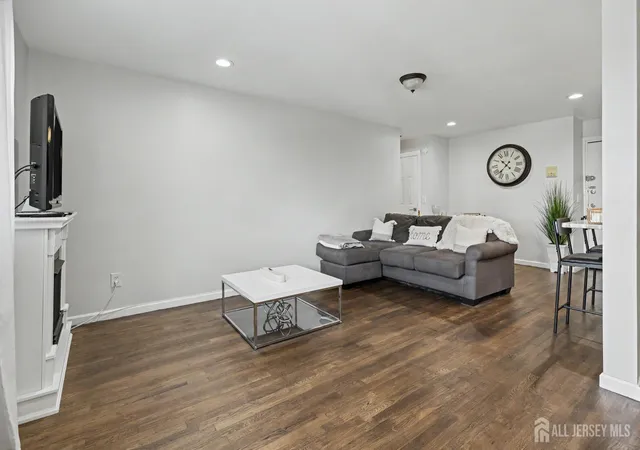 Homes for sale in Linden, NJ | 300 W Munsell Ave W, Linden, NJ 07036