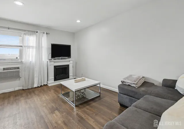 Homes for sale in Linden, NJ | 300 W Munsell Ave W, Linden, NJ 07036