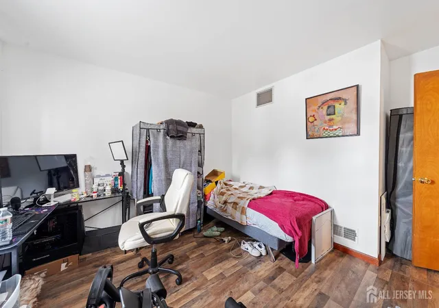 5th image of 1 Hall St, Piscataway, NJ 08854 | MLS# 2603450R