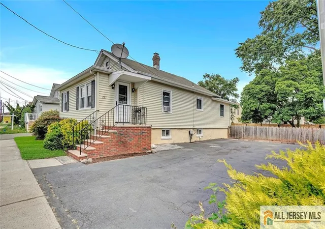 Photo 3 of Single family home for sale at 227 Old Rd, Sewaren, NJ 07077 | MLS# 2660236M | Listing updated on 2025-10-07