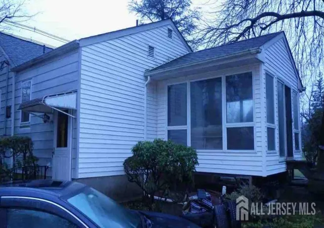 Photo 3 of Single family home for sale at 517 Grove Ave, Edison, NJ 08820 | MLS# 2614810R | Listing updated on 2026-09-04
