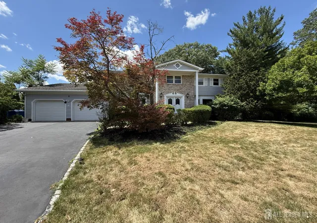 Homes for sale in North Brunswick, NJ | 4 Fern Ct, North Brunswick, NJ 08902 | MLS# 2615011R