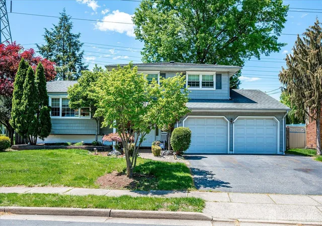 Photo 2 of Single family home for sale at 27 Eileen Way, Edison, NJ 08837 | MLS# 2615506R | Listing updated on 2026-09-28