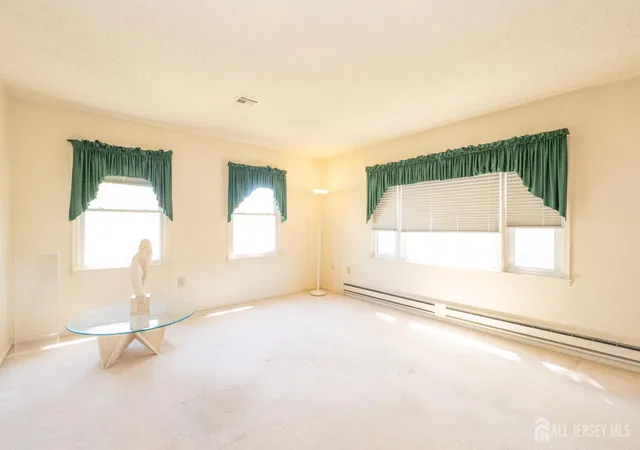 4th image of 487 Somerset Ln, Monroe Township, NJ 08831